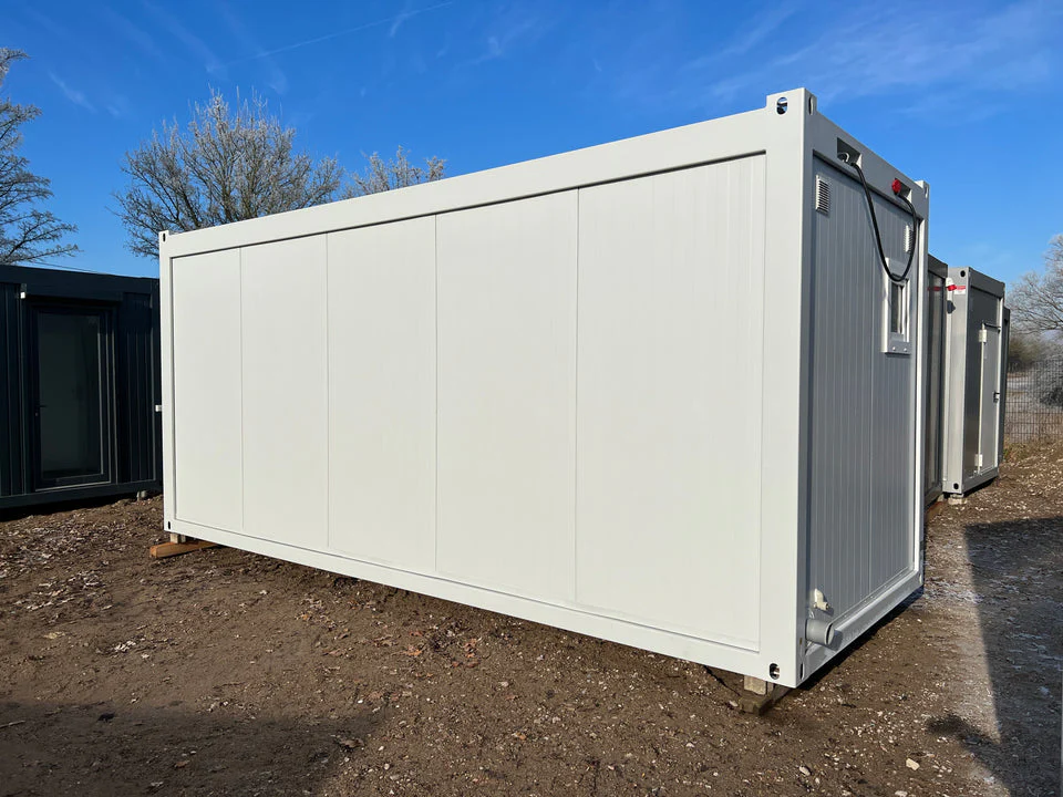 Sanitärmodul 6 × 2,44 m mit 5 WCs