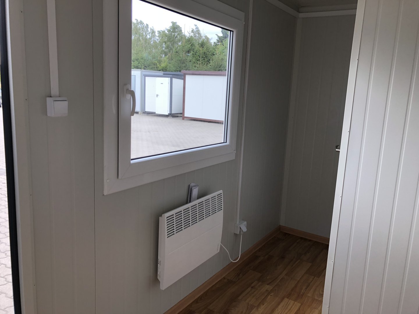 Bürocontainer 4 × 2,20 m mit Sanitärbereich – Bild 9