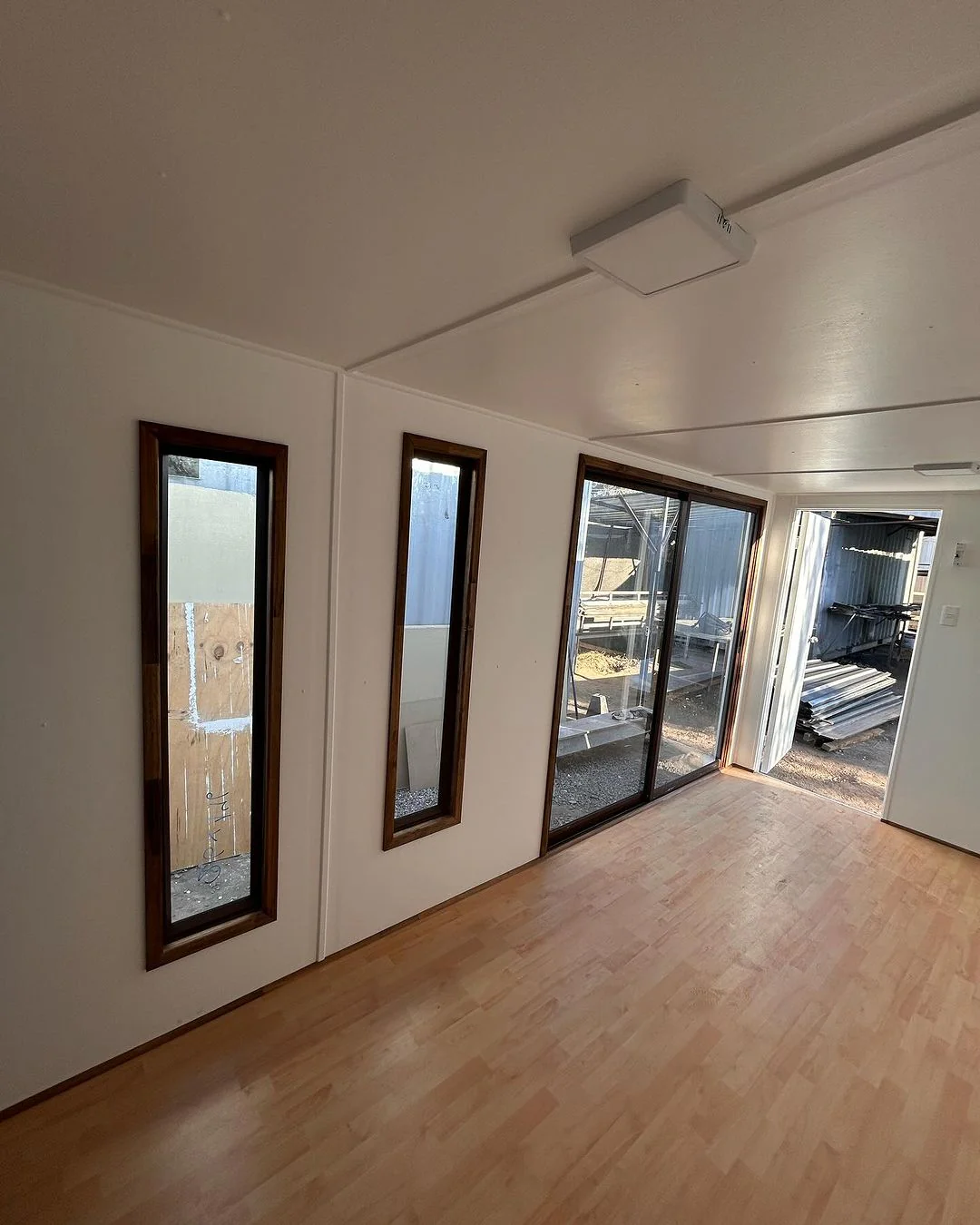 Bürocontainer 6 × 3 m – Modell H1-630 – Bild 2