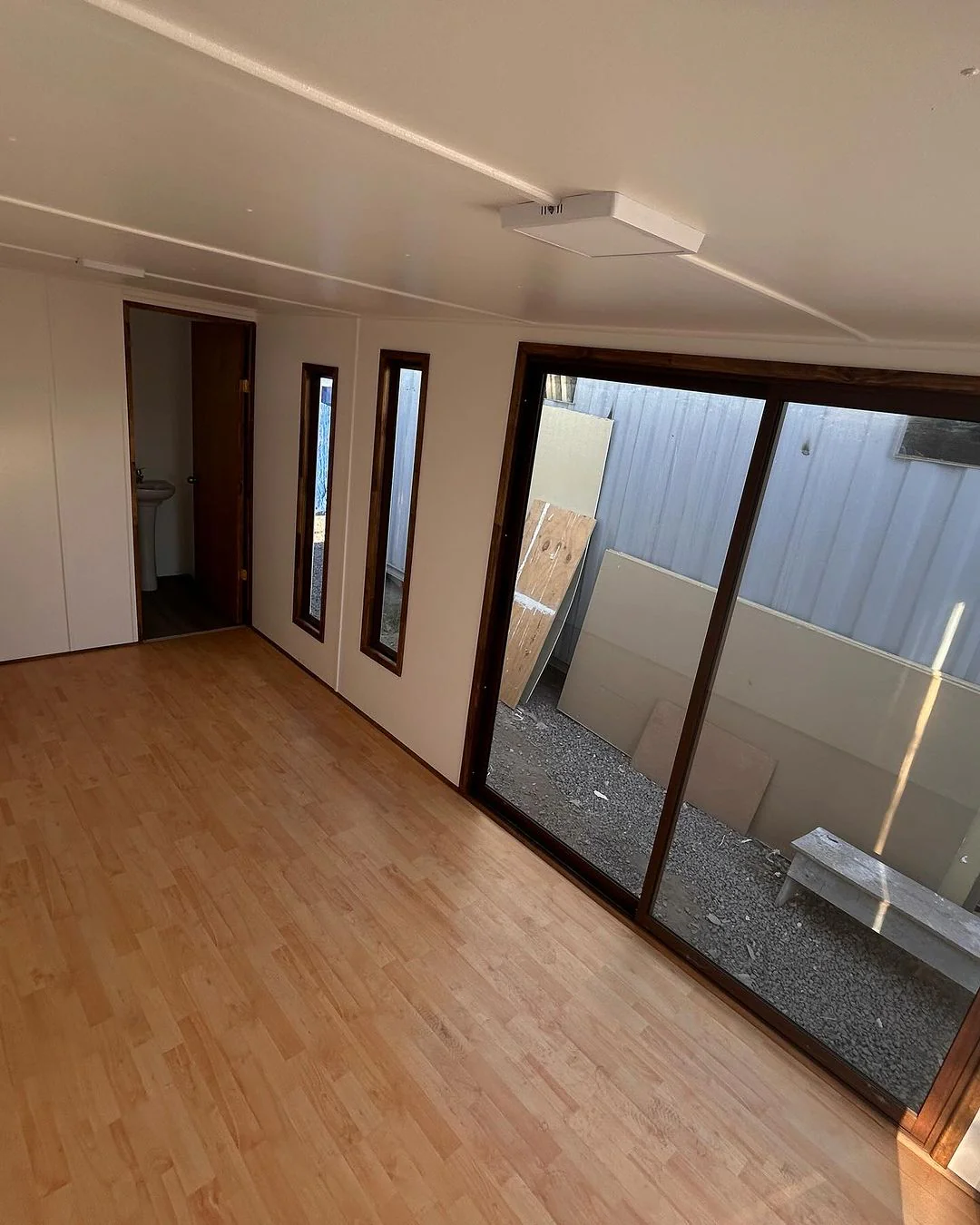 Bürocontainer 6 × 3 m – Modell H1-630 – Bild 3