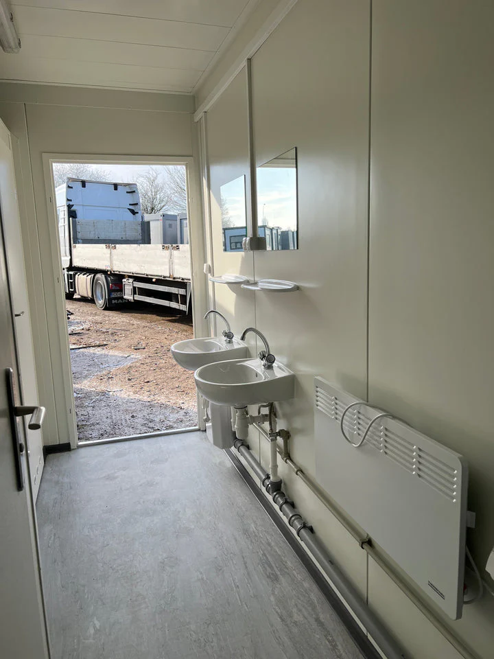 Sanitärmodul 6 × 2,44 m mit 5 WCs – Bild 3
