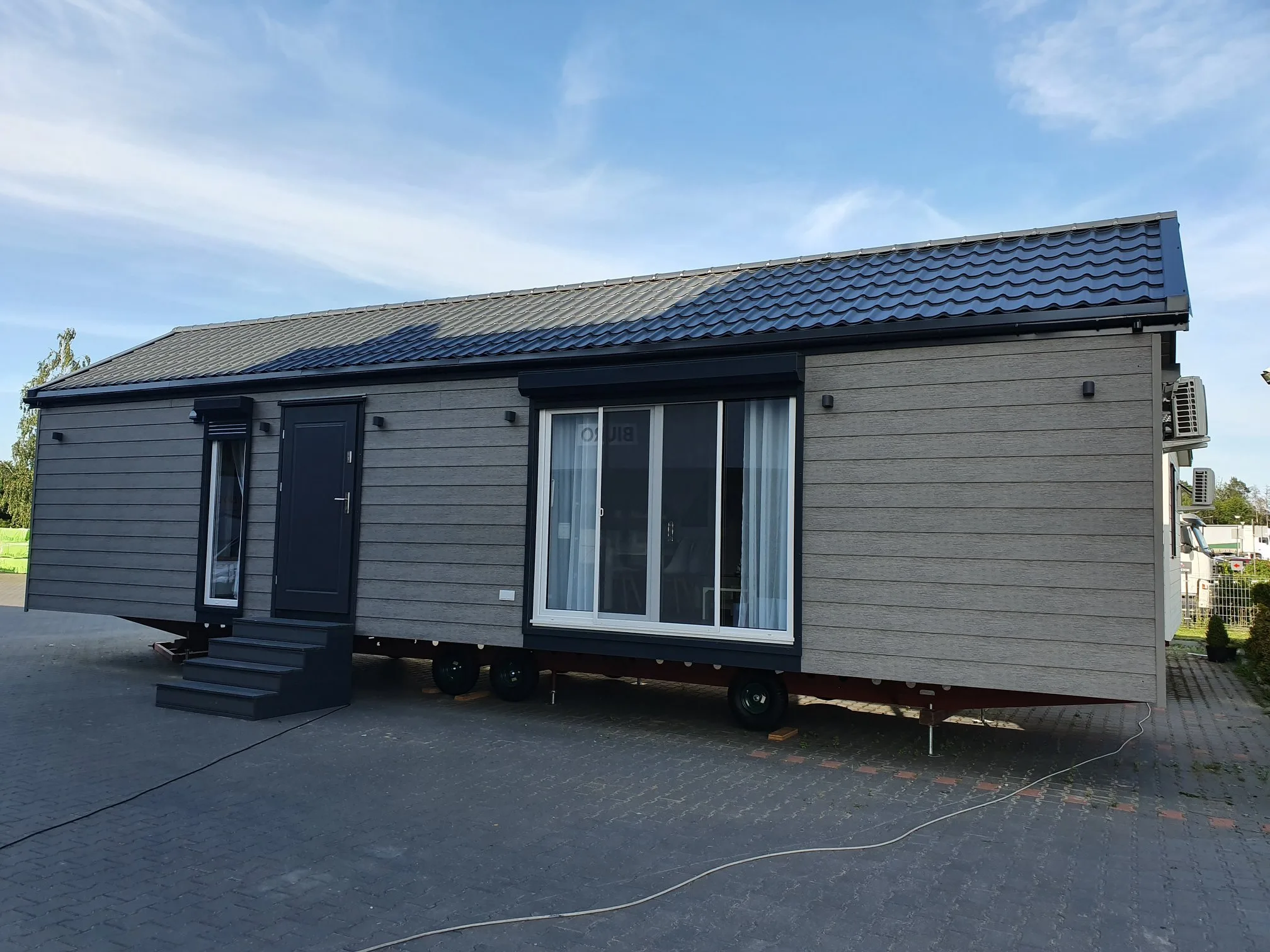 Modernes Mobilheim – Maße 12 × 4 m