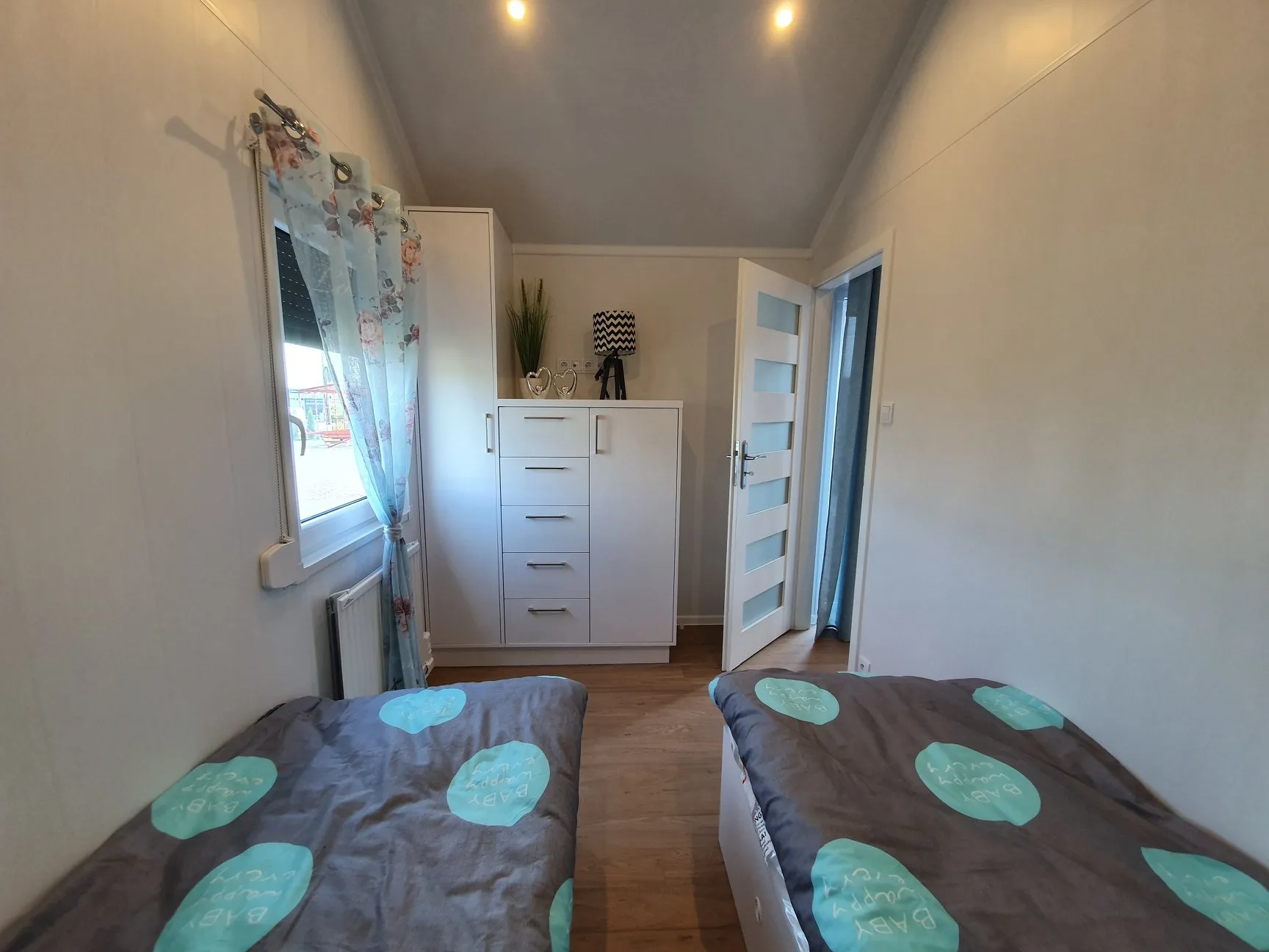 Modernes Mobilheim – Maße 12 × 4 m – Bild 9