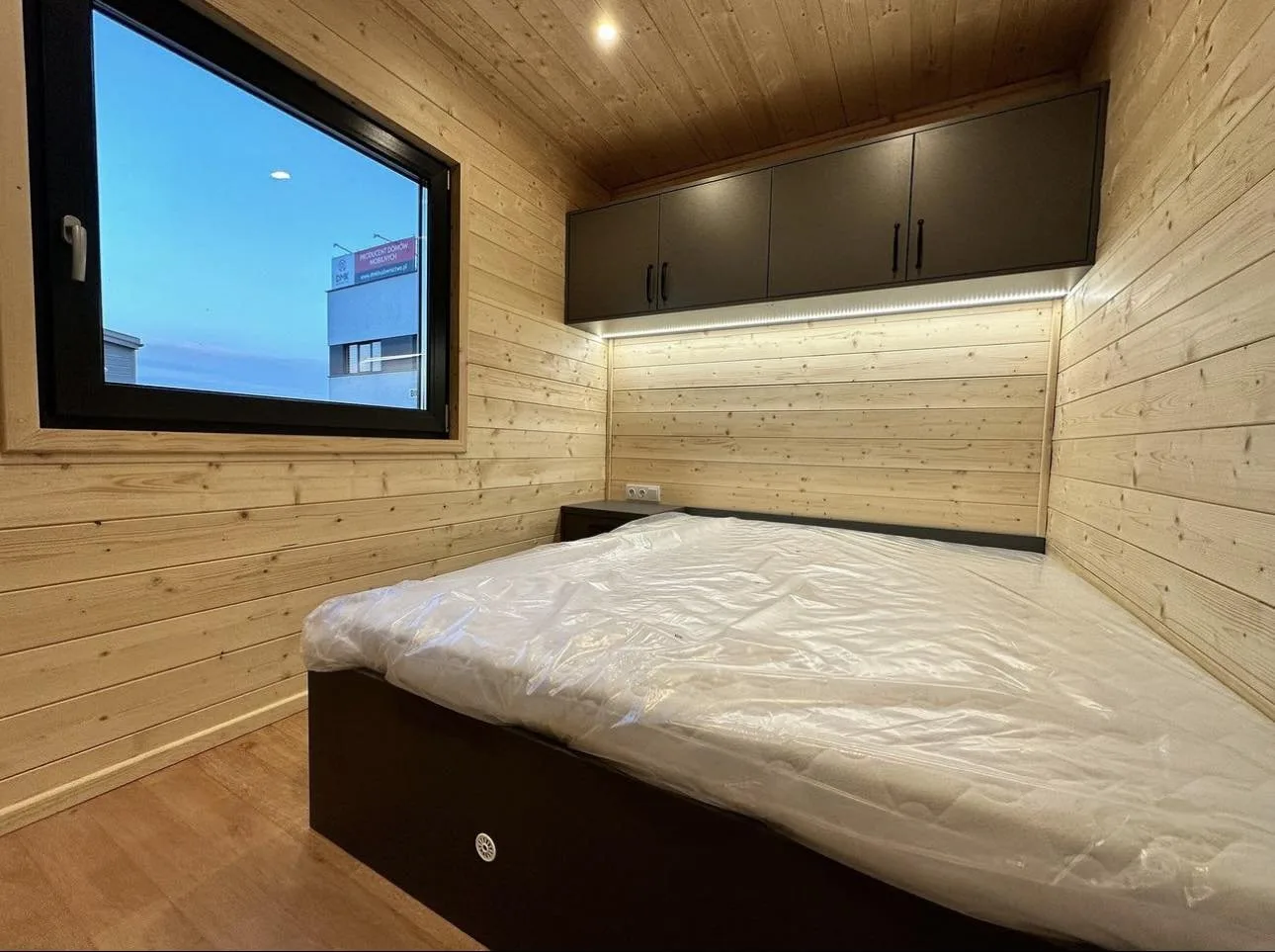 Modernes Mobilheim – Maße 10,5 × 3,8 m – Bild 8