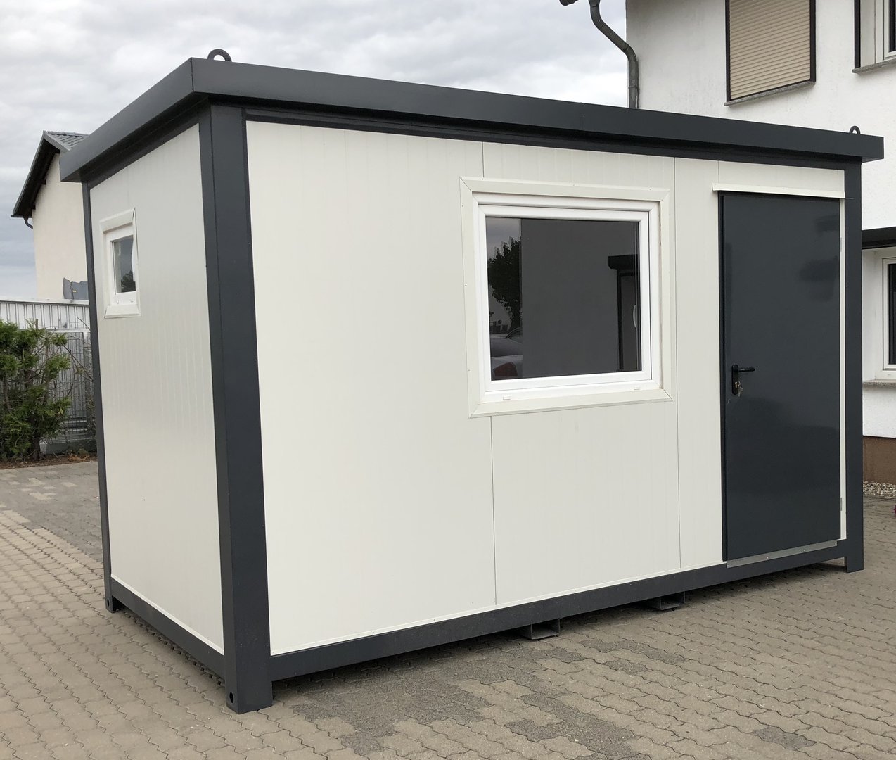 Bürocontainer 4 × 2,20 m mit Sanitärbereich – Bild 15