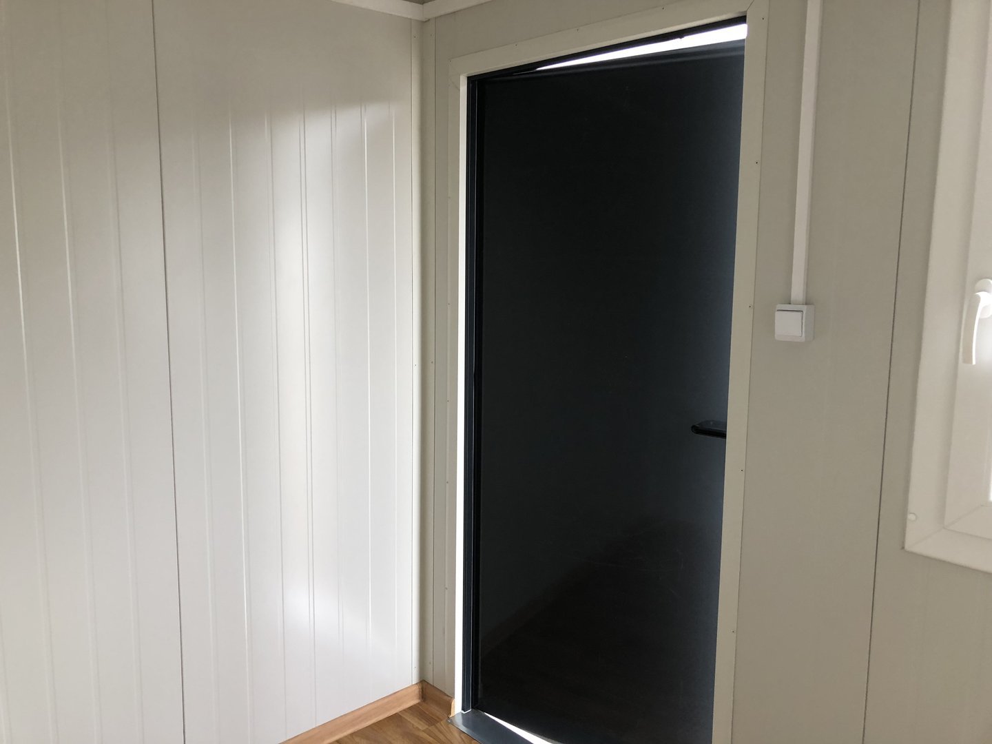 Bürocontainer 4 × 2,20 m mit Sanitärbereich – Bild 16