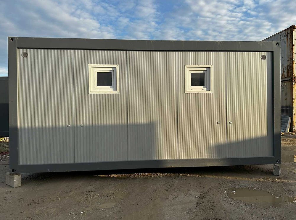 Sanitärcontainer 3 × 6 m – ausgestattet mit 6 Duschen, 2 Waschbecken und 300-Liter-Warmwasserboiler – Bild 13