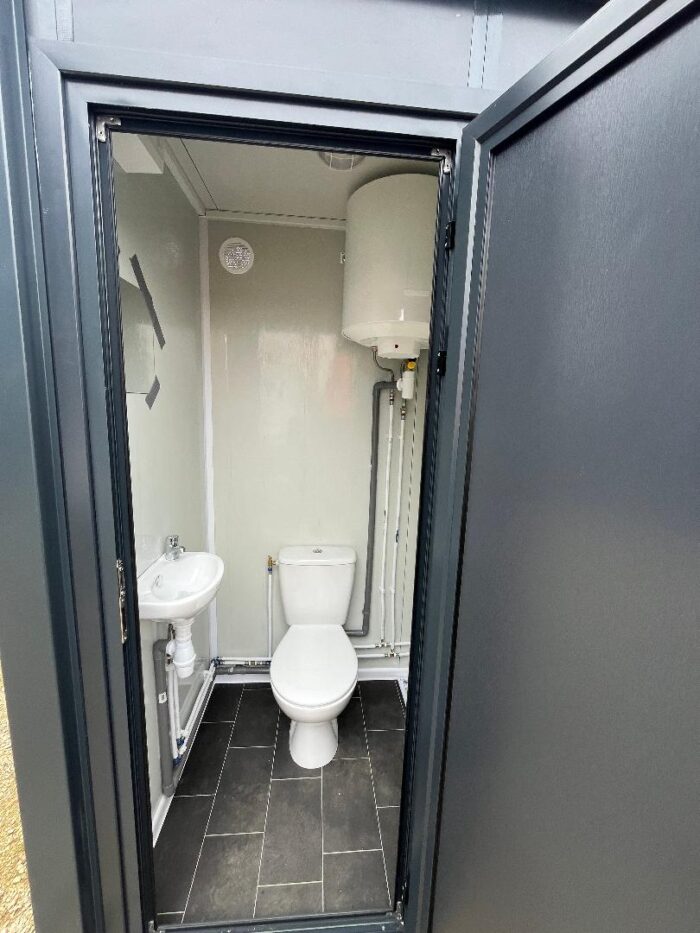 SANITÄRCONTAINER WC + DUSCHE – ANSCHLIESSBAR – GRAU